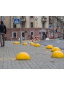 Полусфера антипарковочная бетонная 410х225 мм. жолтий цвет.