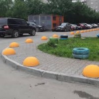Полусфера антипарковочная бетонная 600х320 мм. жолтий цвет.